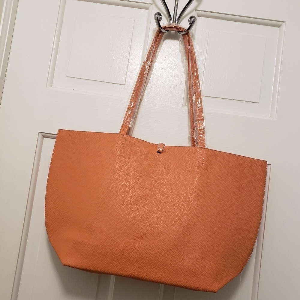 NWT Badgley MISCHKA Coral Vegan Leather Decoratuve Chain Tote Retail $139 Chic - Picture 5 of 9